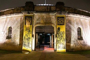 Entrada do Teatro Paiol, em Curitiba